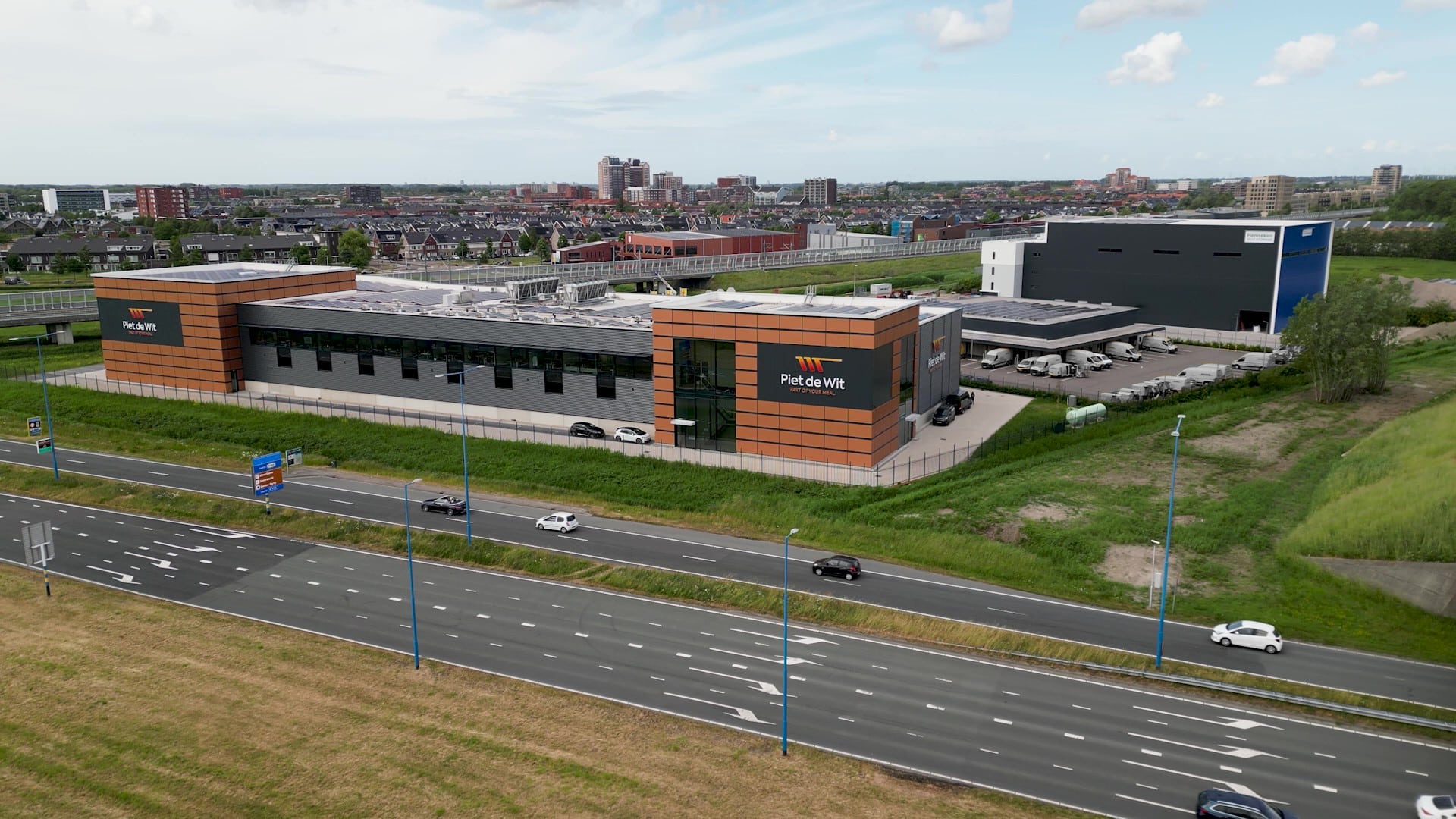 Voedselveilige snelrolpoorten van BMP voor nieuwe productielocatie van Piet de Wit